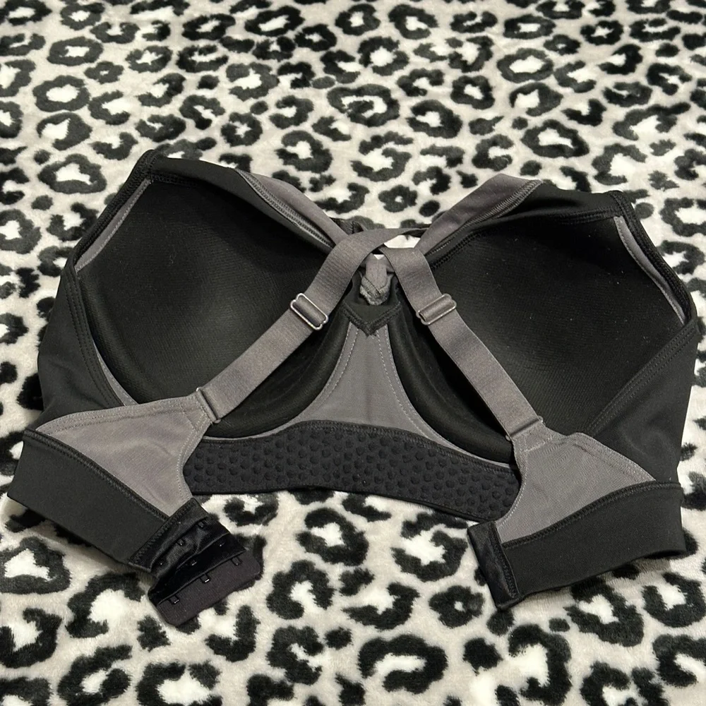 Adidas 34D Black & Gray Cross-back Adjustable Straps Sports Bra